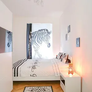 Apartament Stylish A Few Steps From Metro, Praga